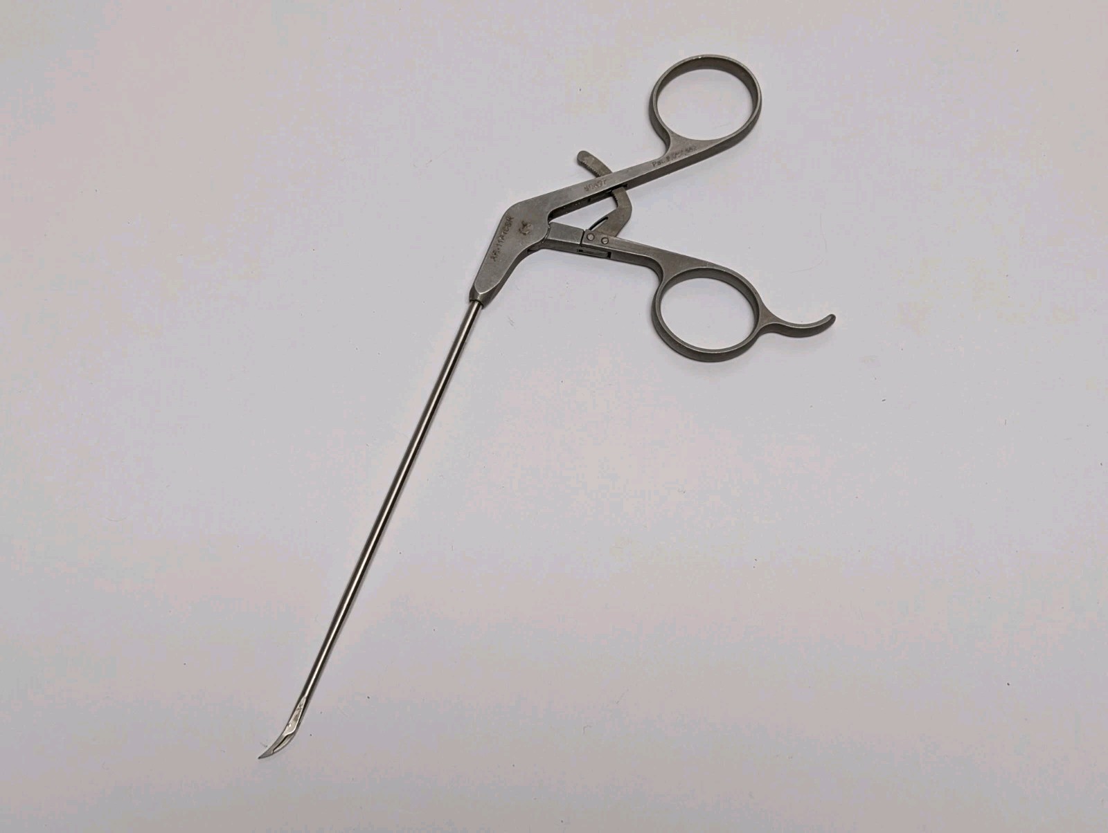 ARTHREX AR-11810SR Grasping BirdBeak Suture Passer 22 Degree Up Curve (USED).