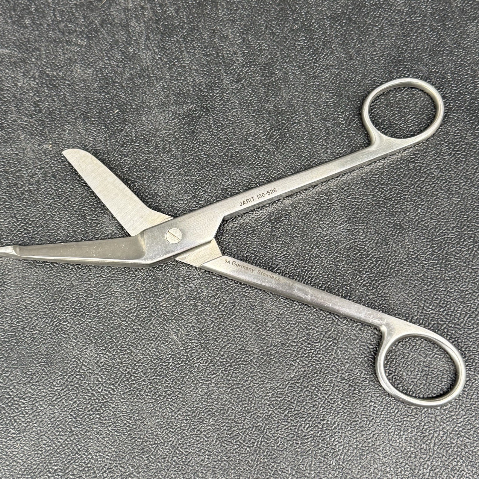 JARIT 100-526 Lister Bandage Round Ring Handles Curved Up Scissors 7.25″ (Used)