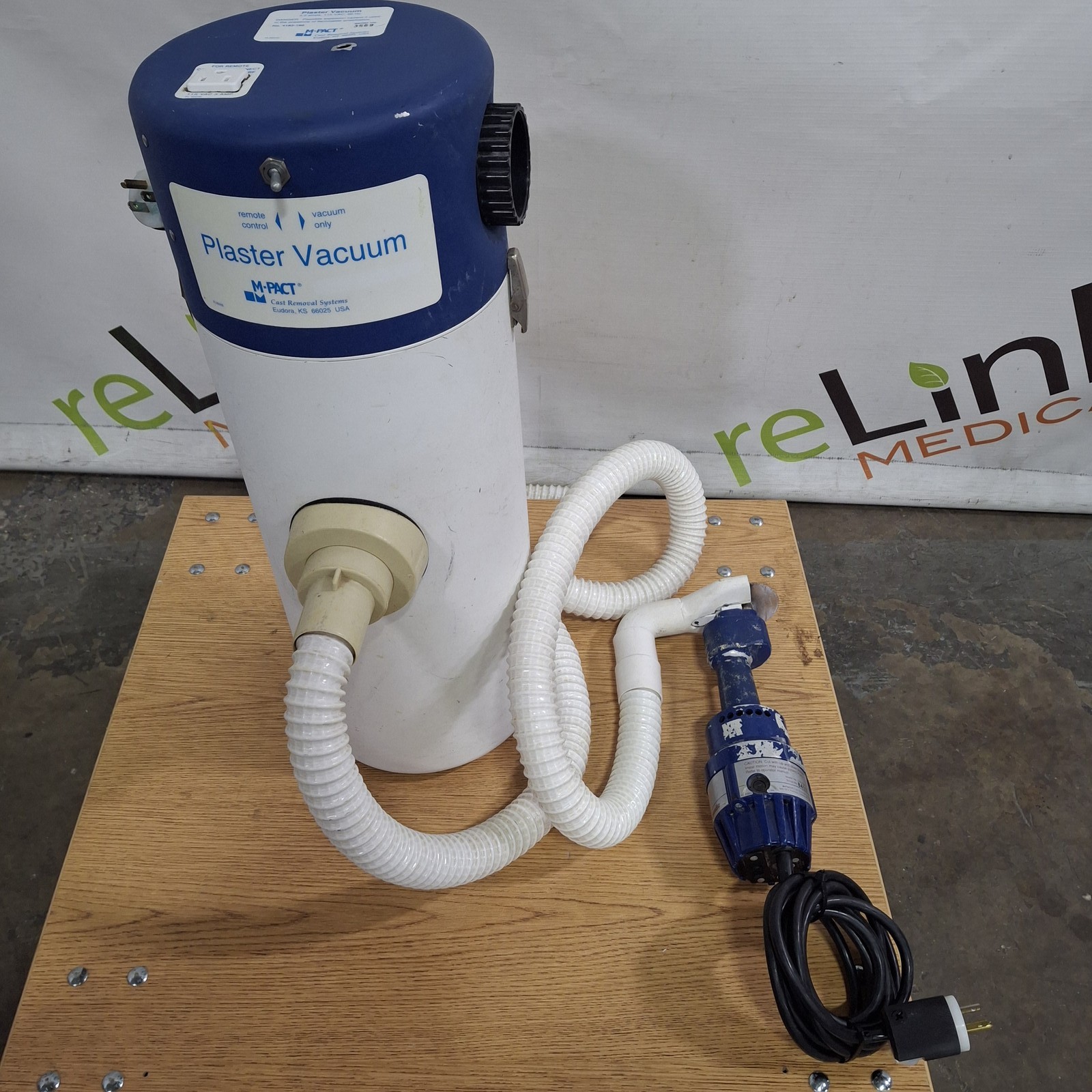 M-PACT WORLDWIDE 0295-200 Saw w/ 4183-160 Plaster Vacuum