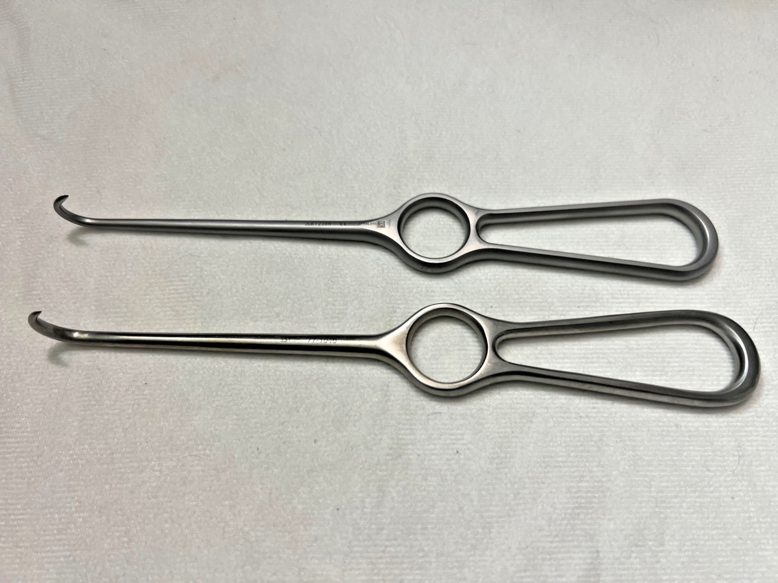 Aesculap BT238R & SSI Ultra 77-1040 Kocher Sharp Bone Hook Retractors 8-3/4″ L