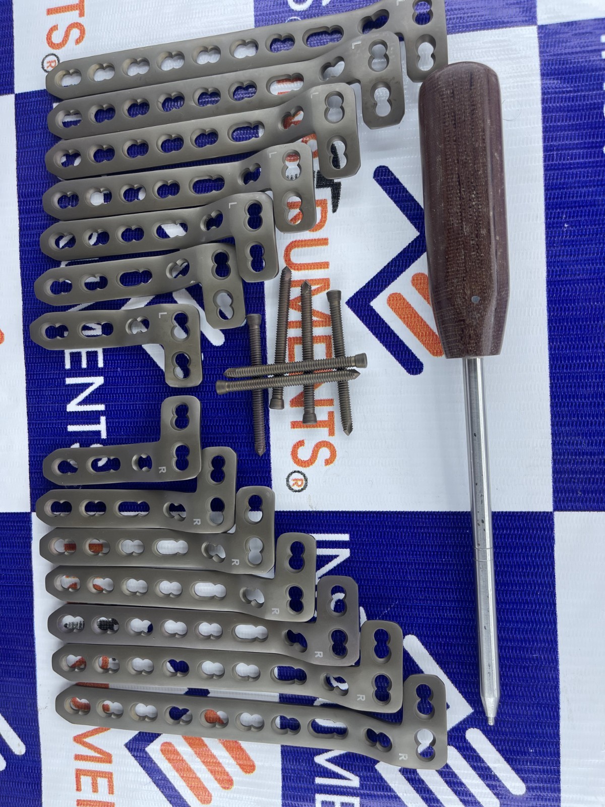 L-Büttress Locking Plate 4.5/5mm 3 to 9 Holes L& R, & LCP Screws (58 Pc Titanium