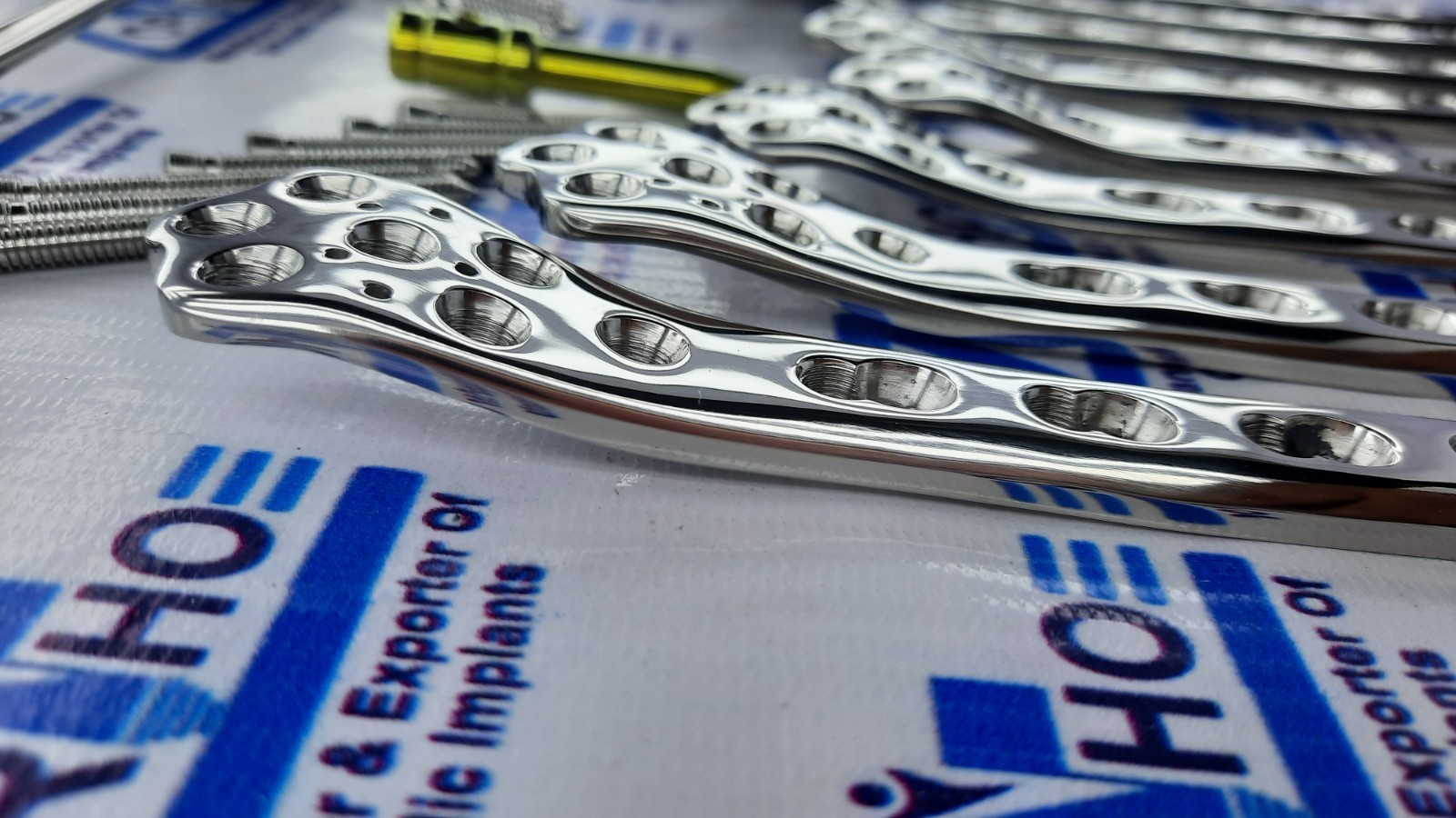 Distäl Femür Locking 6,8,,10 & 12 Holes L& R Plate with screw 100 pc SS 316L