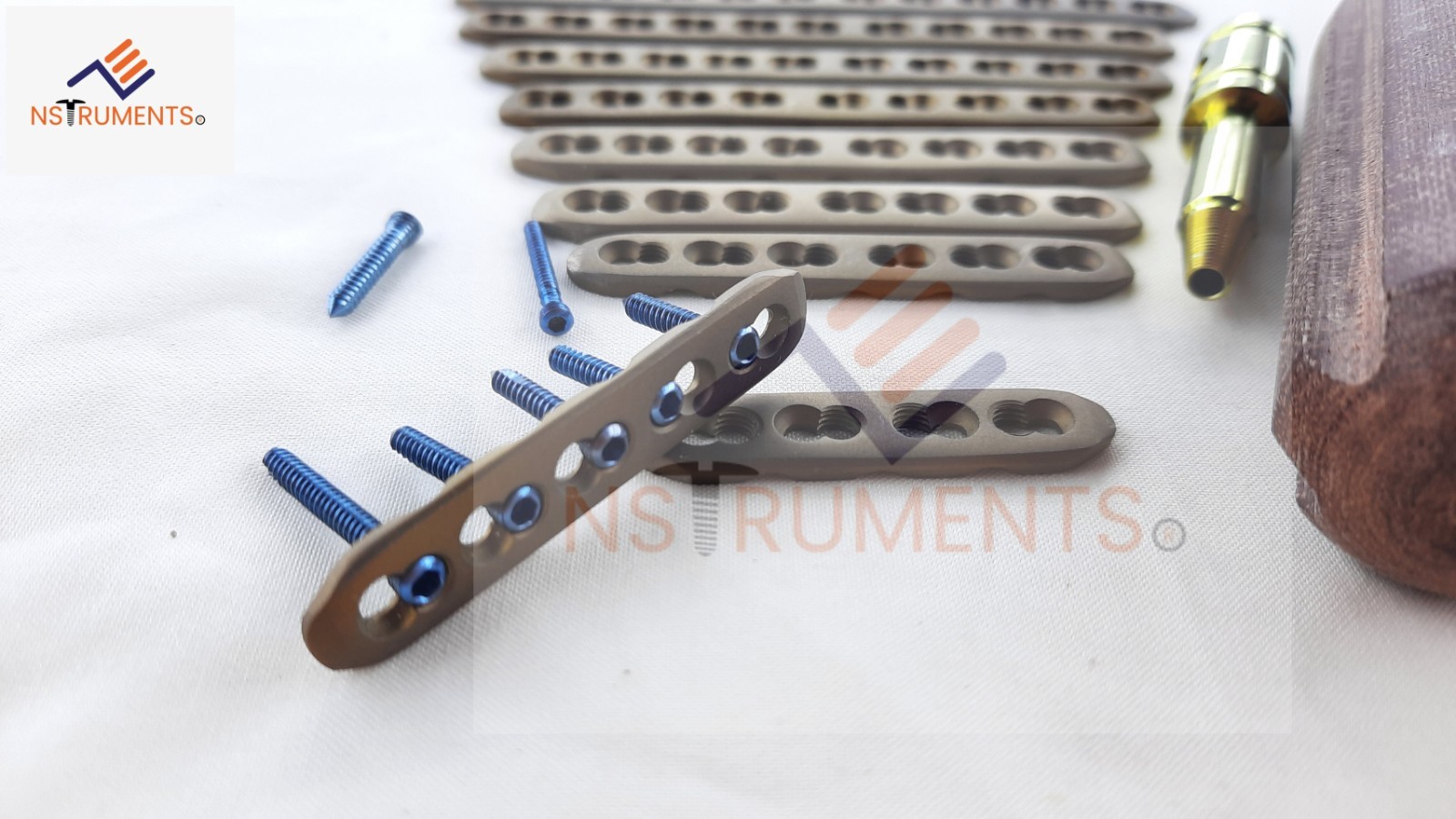 2.4mm Locking Straight Plates 4 to 12 Holes & 2.4mm LCP Screws(66 Pcs Titanium