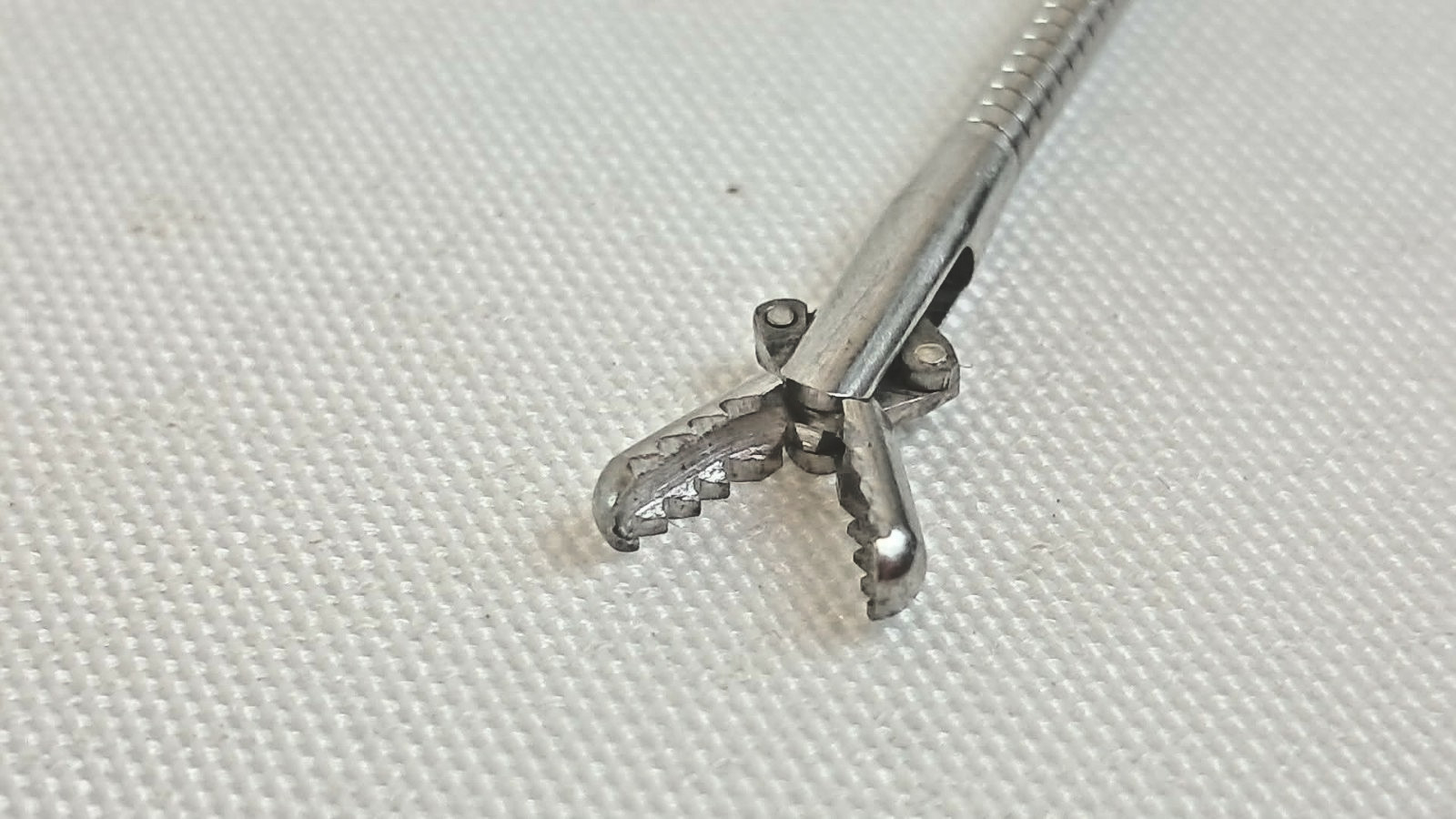 Karl Storz 27175B Foreign Body Removal Forceps 9Fr 40cm