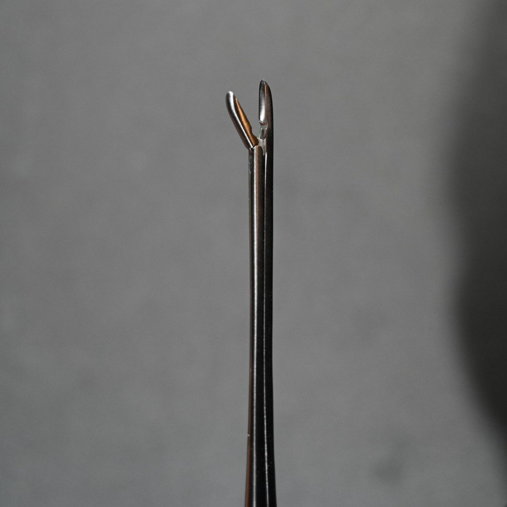 Stryker Entellus CS-104 MiniFESS Takahashi Forceps Straight 2.5 × 8 mm Jaws