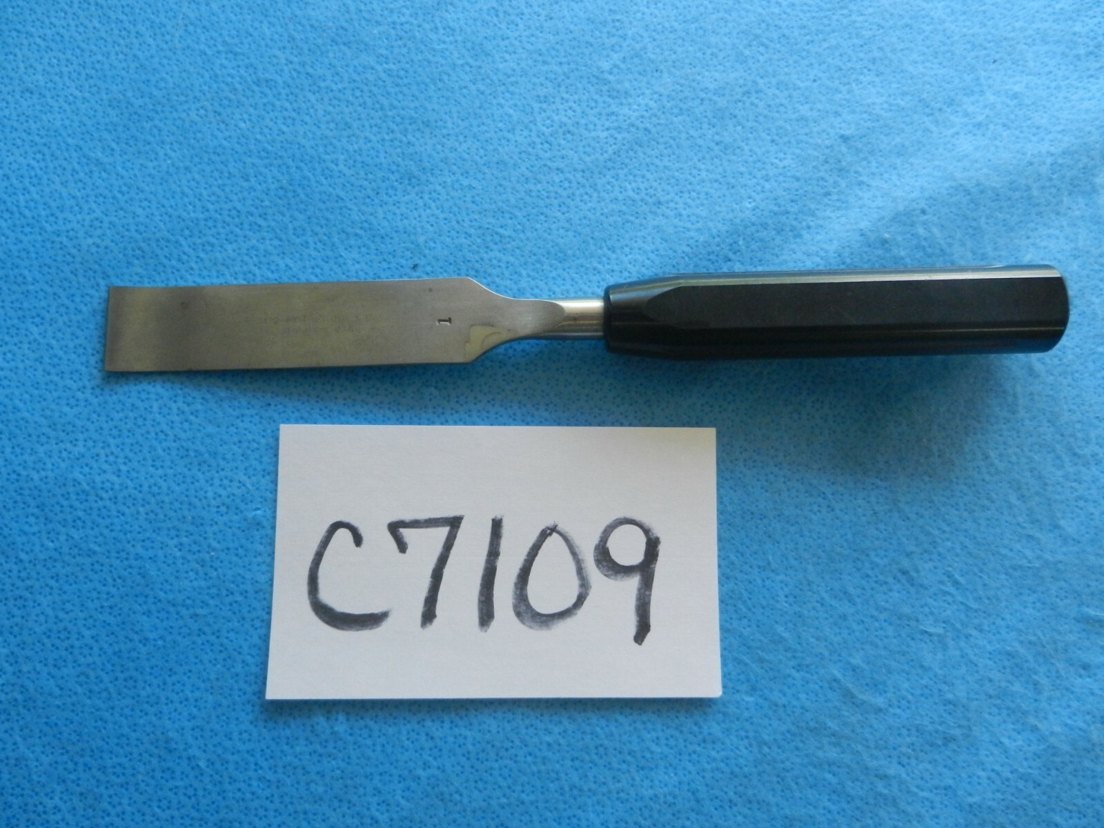 Life Instruments Surgical Orthopedic 1in Curved Osteotome 750-1010-1