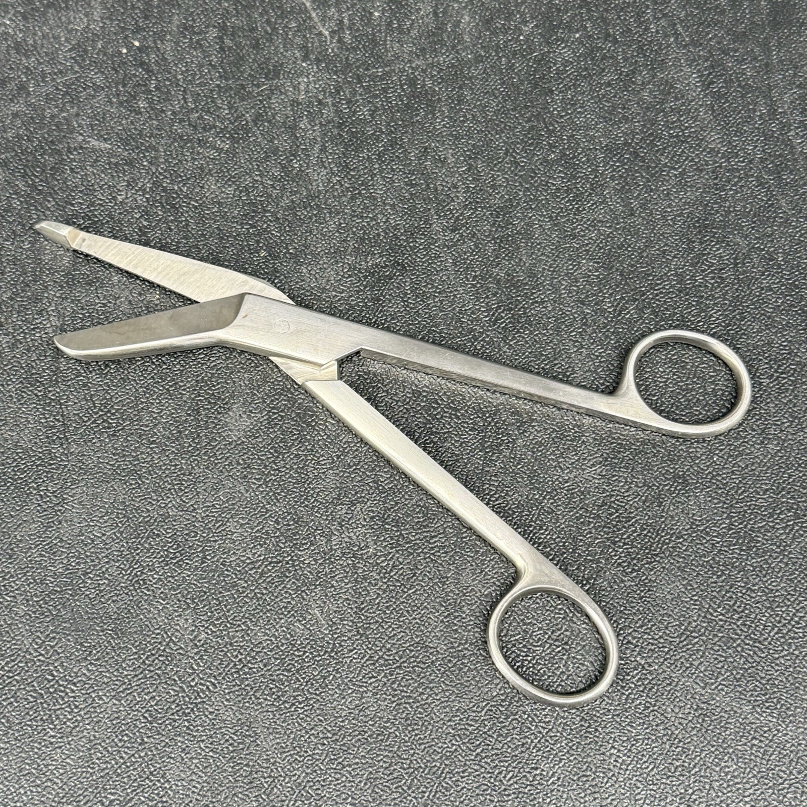JARIT 100-526 Lister Bandage Round Ring Handles Curved Up Scissors 7.25″ (Used)