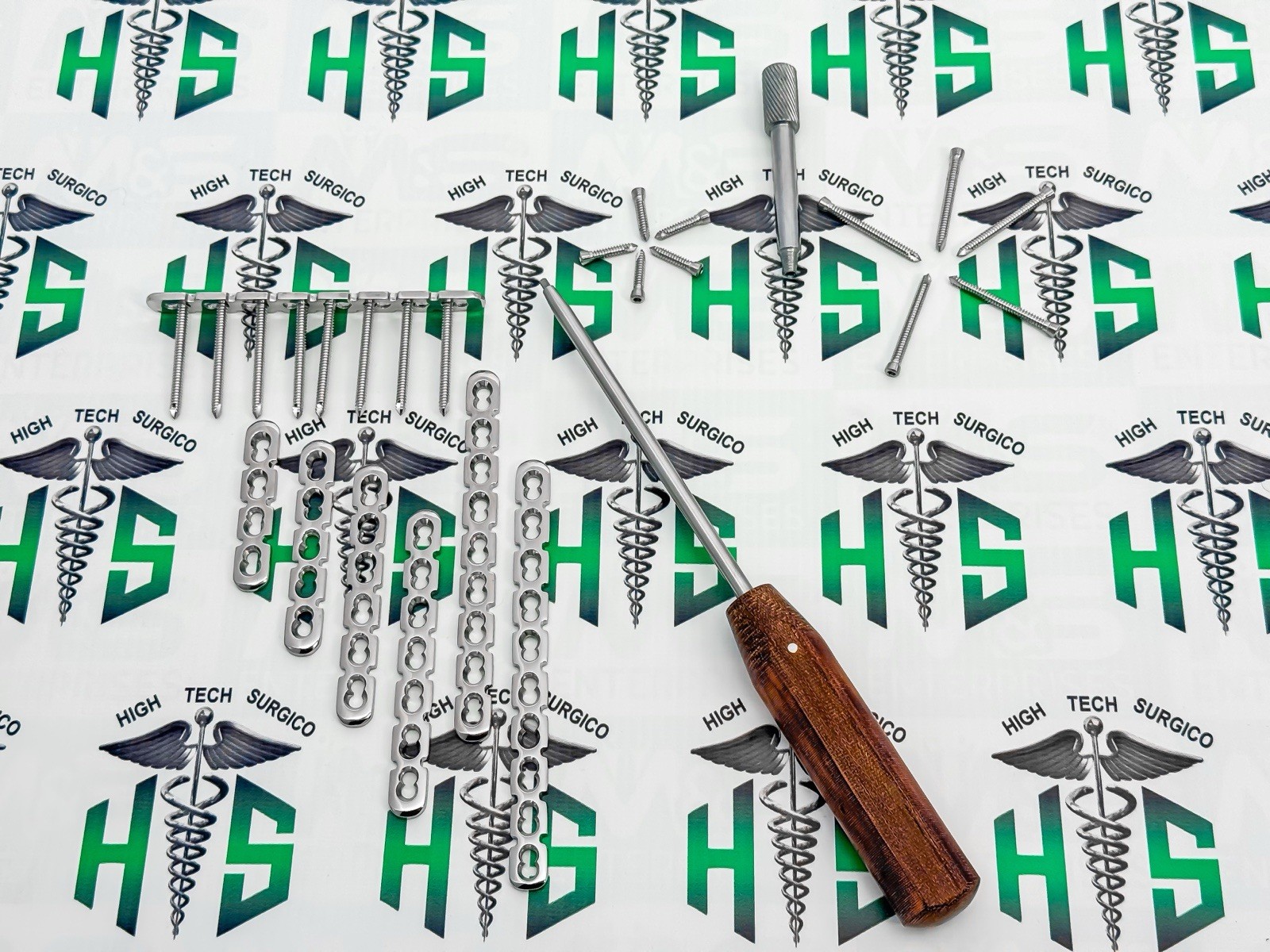3.5mm Recón Lockíng Plates 4-10H w/ LCP Screws + Driver + LCP Sleeve (94 pcs)