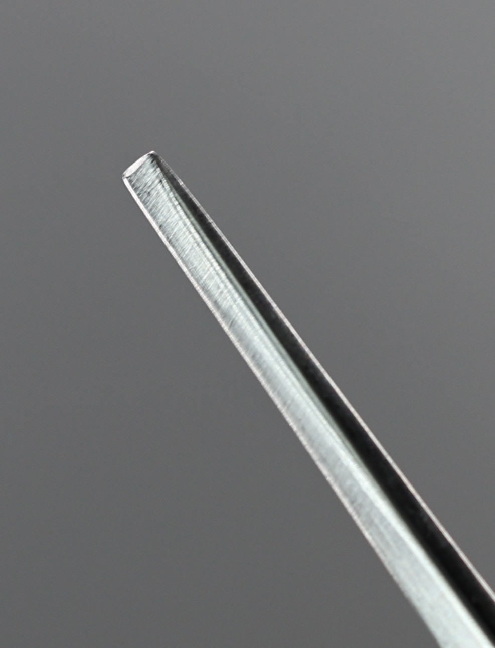 Storz N4302 Osteotome, 2mm Wide Blade, Straight, 6.75″