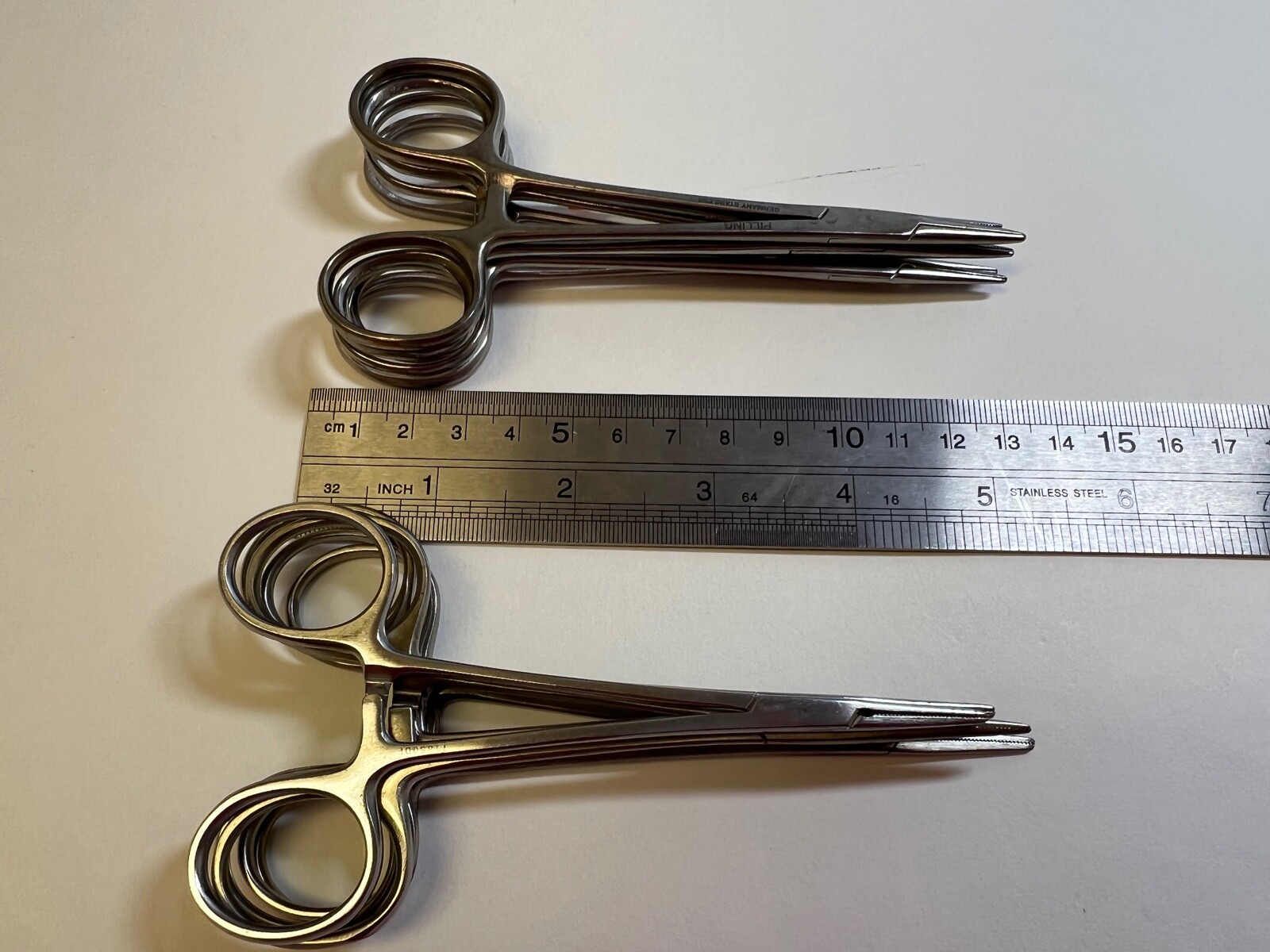 Lot Of 10 Konig Pilling Hemostatic Straight Serrated Jaw Forceps