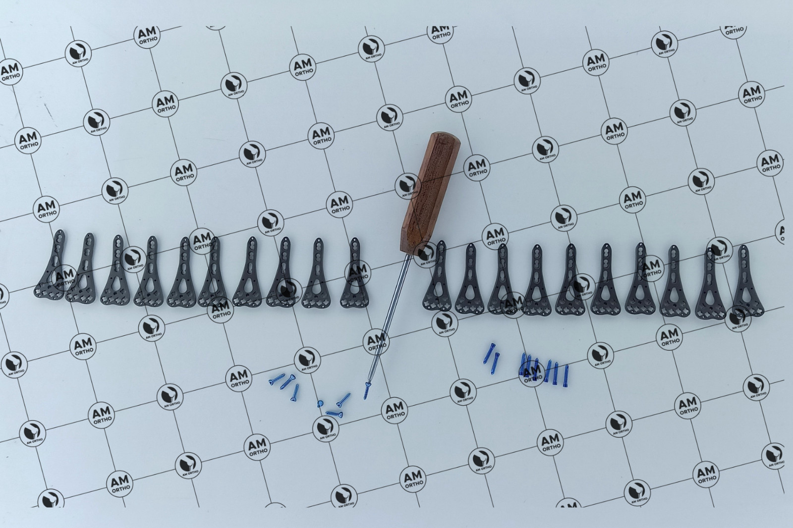LCP 2.7mm Distal Radius Volar Variable Angle L/R 3Holes Plates & Screw 81Pcs Set