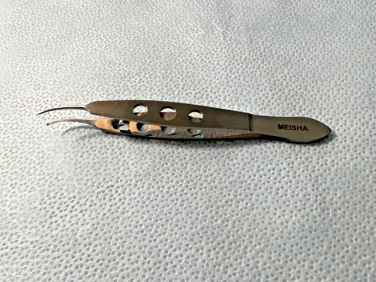 Meisha Iris Forceps w/ Lock, 1X2 Teeth, Curved Tips, 4-1/8″ Length