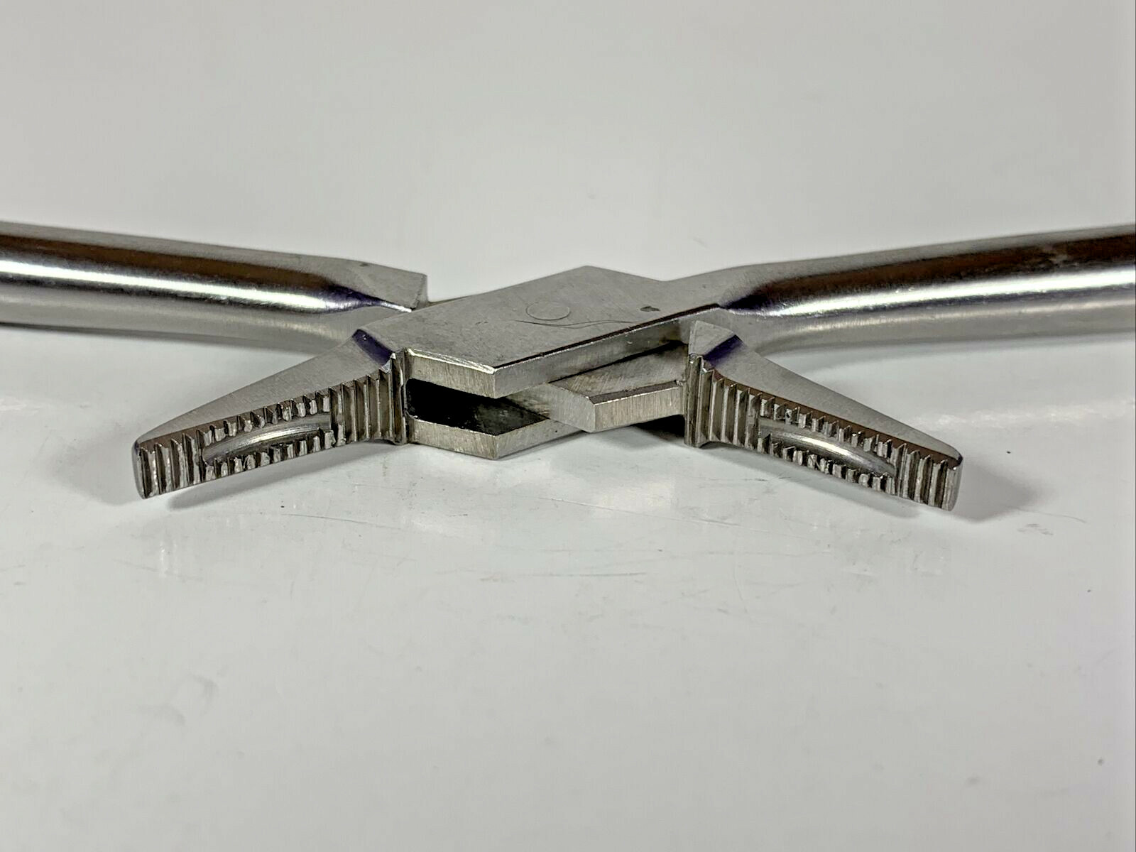 Orthopedic Serrated Groved Flat Nose Pliers Forceps 5-1/2 inch (16 cm) Jaw