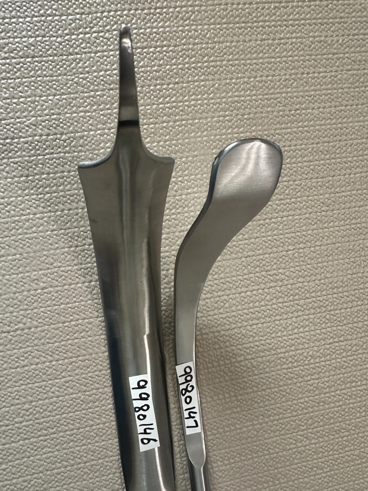 WM9980146,47—– HOHMANN RETRACTORS FOR ( HIP SURGERY)