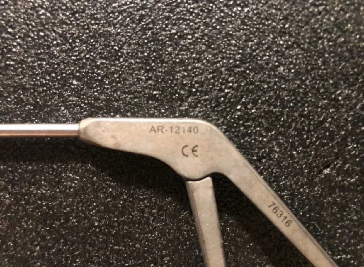 Arthrex – REF: AR-12140 – Serrated Tooth Scissors Straight Tip 3.4mm 6.5″