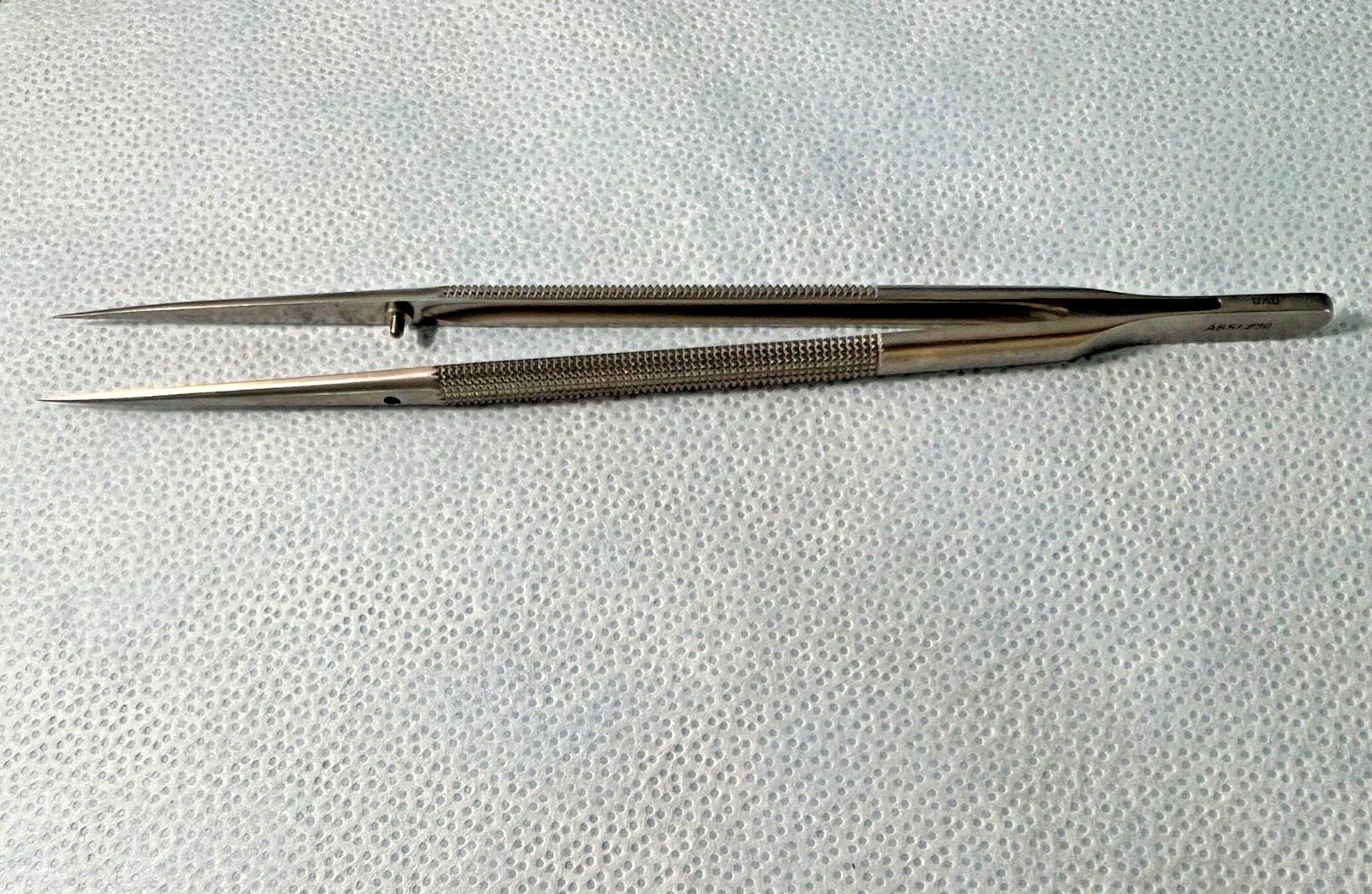 ASSI.230 Classic Forceps, 18cm Straight Tips