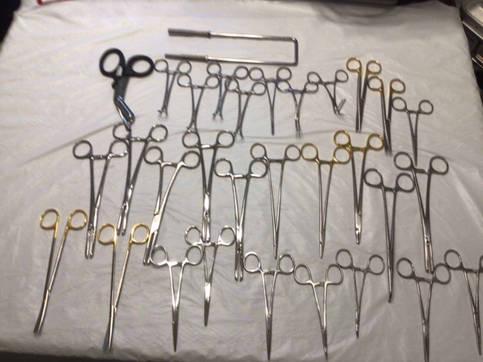 30 – Jarit surgical instrument set