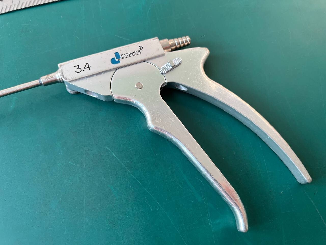 Dyonics 2707 Arthroscopic Suction Punch With Lock 3.4mm 9 1/2″