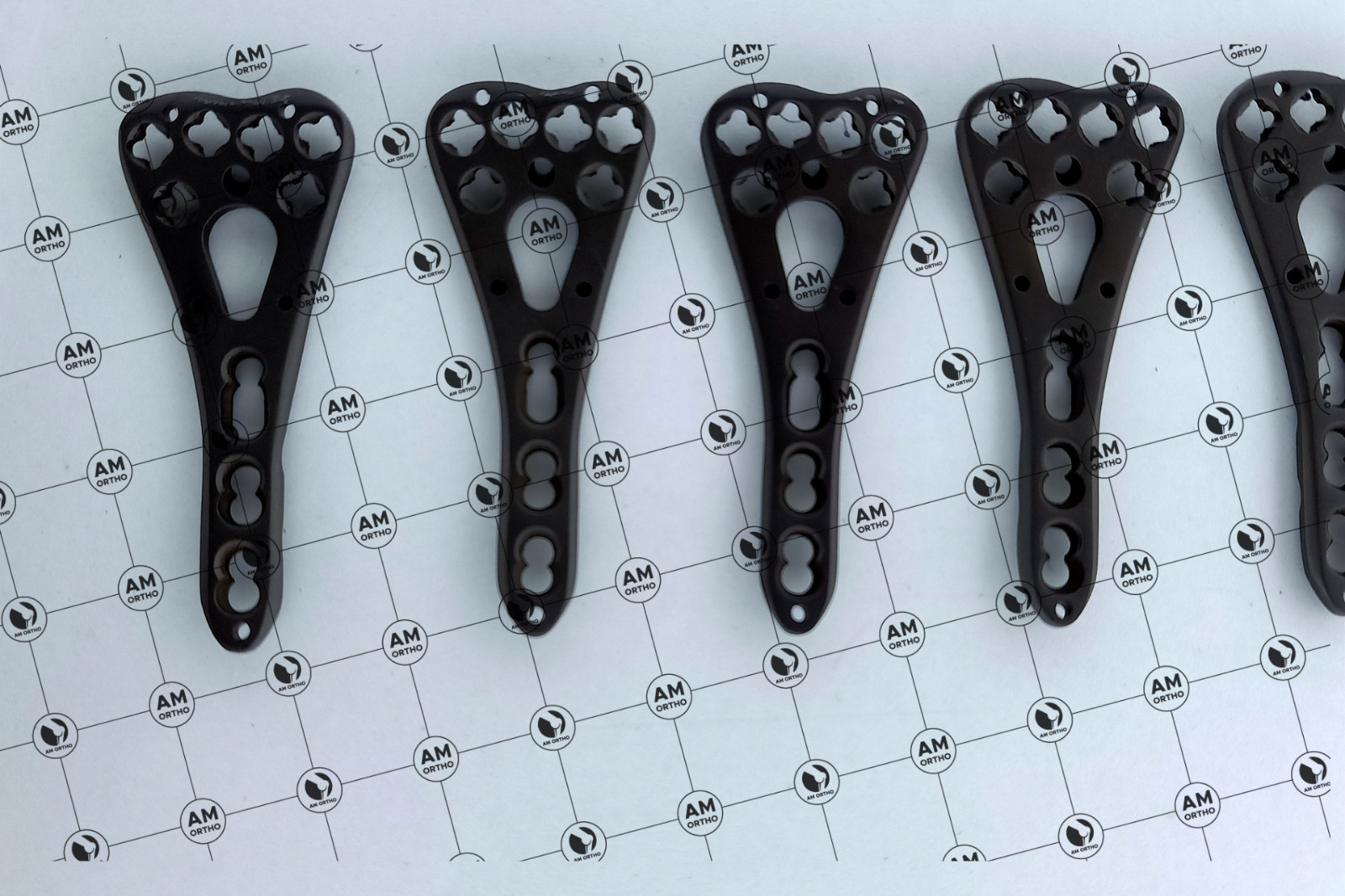 LCP 2.7mm Distal Radius Volar Variable Angle L/R 3Holes Plates & Screw 81Pcs Set