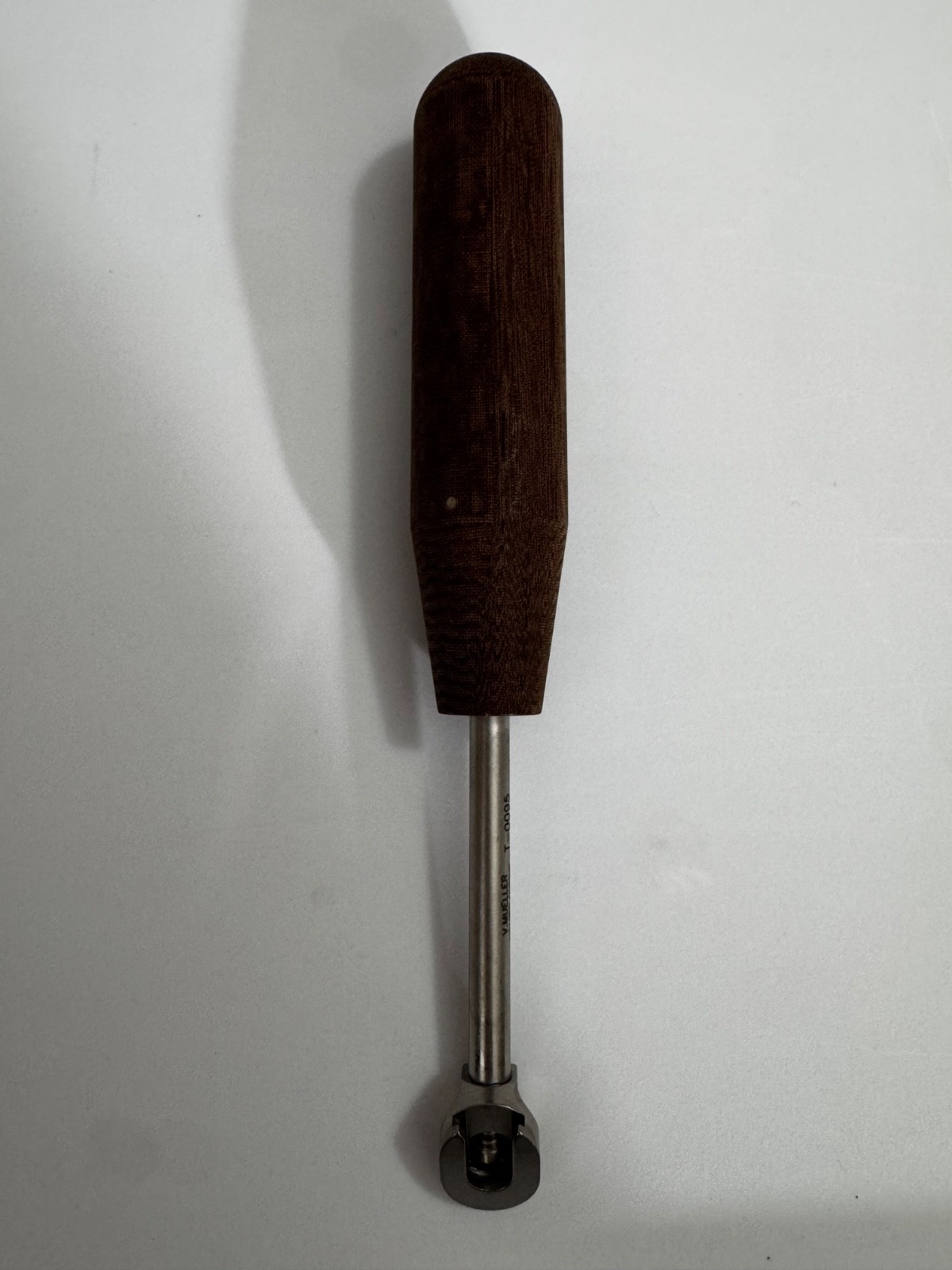 V. Mueller Shadowline Locking Retractor Wooden Handle Model T-0095