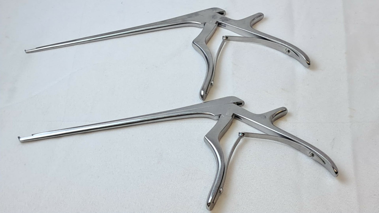 Set of 2 Aesculap Kerrison Bone Punches FF737R 2mm & FF738R 3mm 8″ 40° Up-Bite