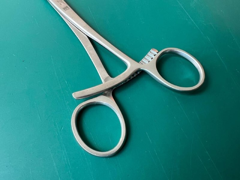 V. Mueller OS911-010 Bone Reduction Forceps Curved 1×1 Sharp Tip Prongs, 8″