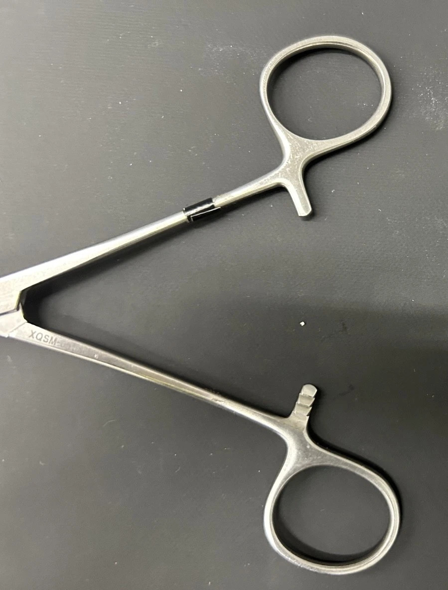 V.Mueller Hemostatic Forceps Affinity Kelly 5-1/2 Inch, SA2722