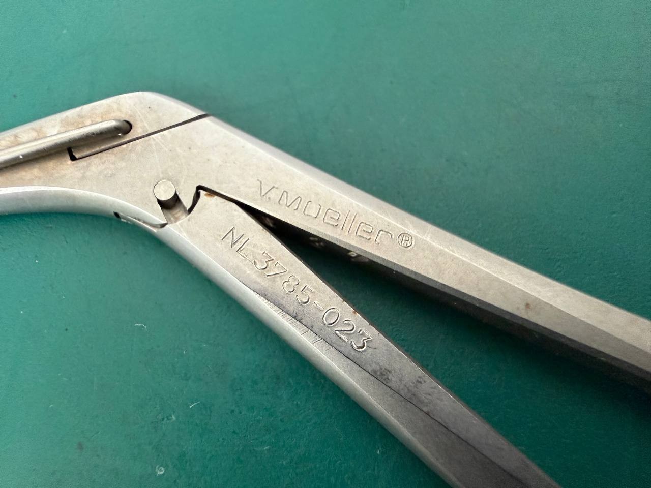 V. Mueller NL3785-023 Rhoton Straight Micro Cup forceps 1mm wide, Length 5-3/8″
