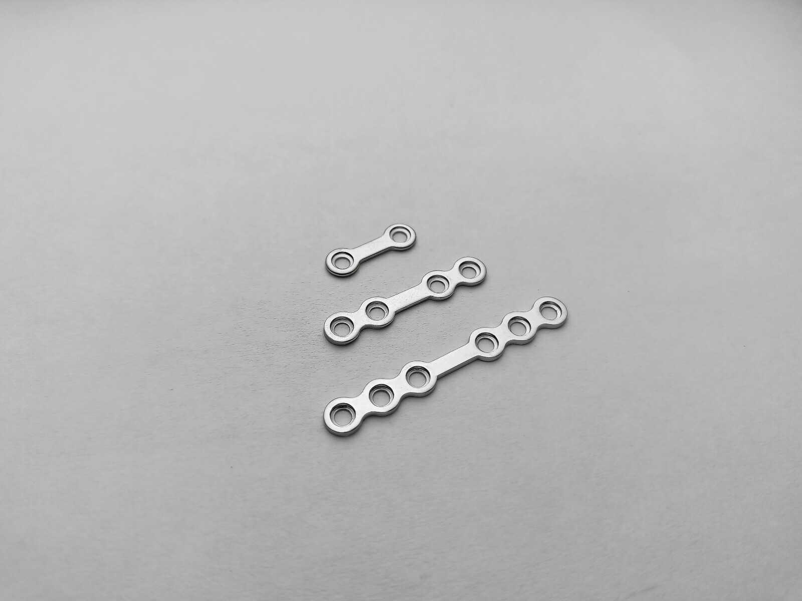 Maxillofacial 2.0mm stainless steel plates (5pcs) with 50 screws veterinary