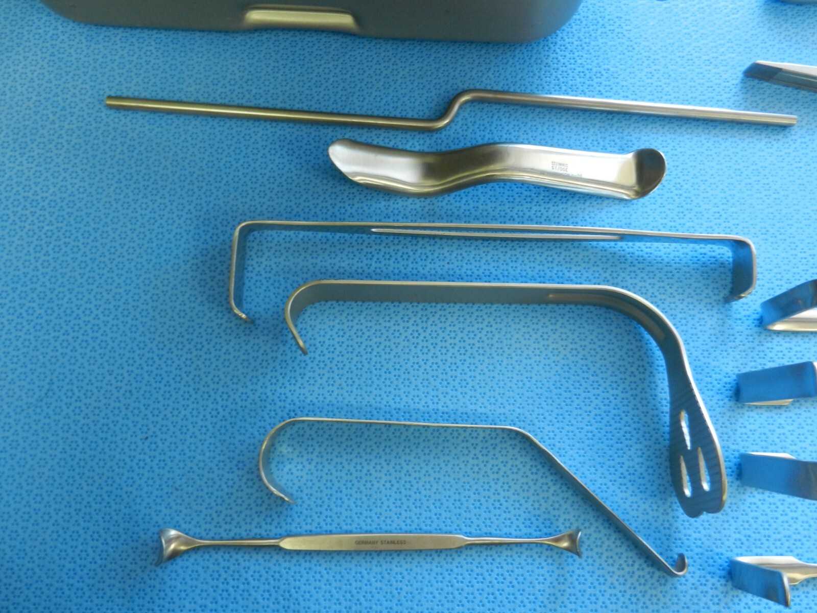 D4381 Konig Surgical ENT Maxillofacial Instrument Set W/ Case