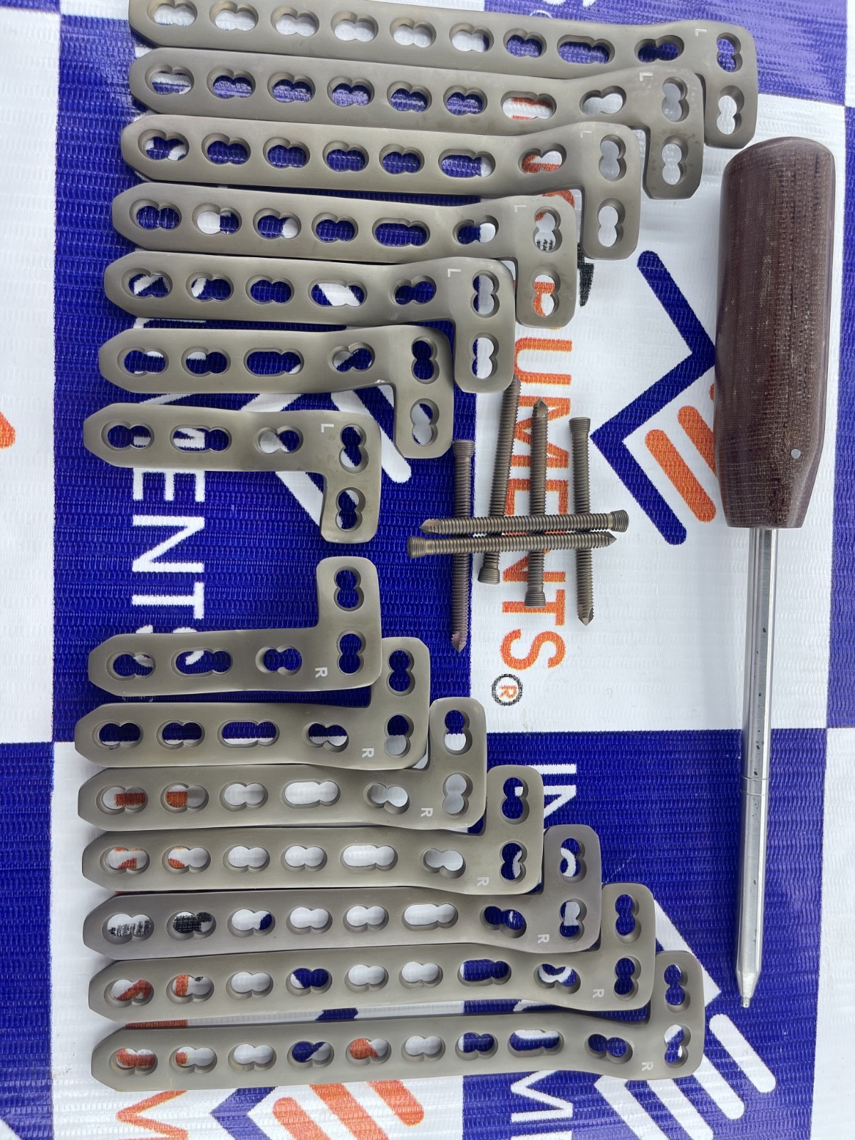 L-Büttress Locking Plate 4.5/5mm 3 to 9 Holes L& R, & LCP Screws (58 Pc Titanium