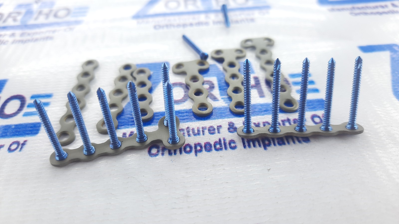 Locking T and Straight plates fingers with 2mm STAR HEAD screws Titanium-70 Pcs