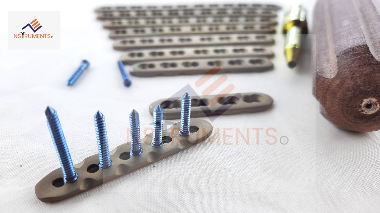 2.4mm Locking Straight Plates 4 to 12 Holes & 2.4mm LCP Screws(66 Pcs Titanium