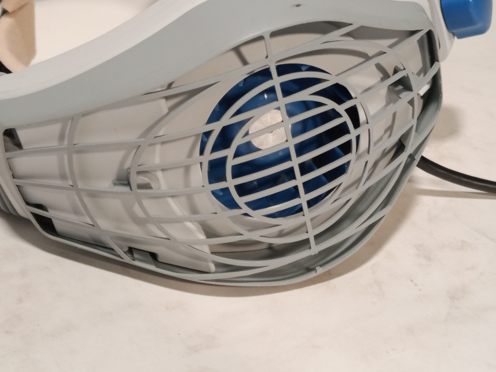 Stryker 0408-600-000 Flyte surgical helmet with fan, as shown, 0.47kg